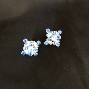 Jugendstil Schraubohrringe 1940s Fantastisch schöne Baguette Strass verzierte Royal blaue und hellblaue Ohrschrauben Ohrringe Bild 5