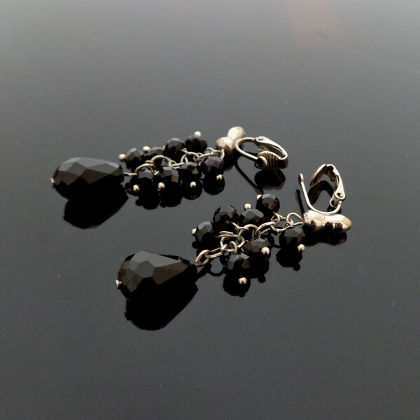 Pinces d’oreille en forme de gouttes noires Vintage facettées en cristal « Pierced Look » clip boucles d’oreilles 5,5 cm de long, métal plaqué argent