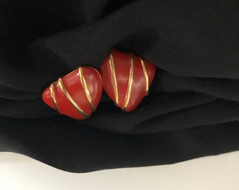 Designer MONET ear clips lipstick red enamelled, signed vintage 80s clip earrings