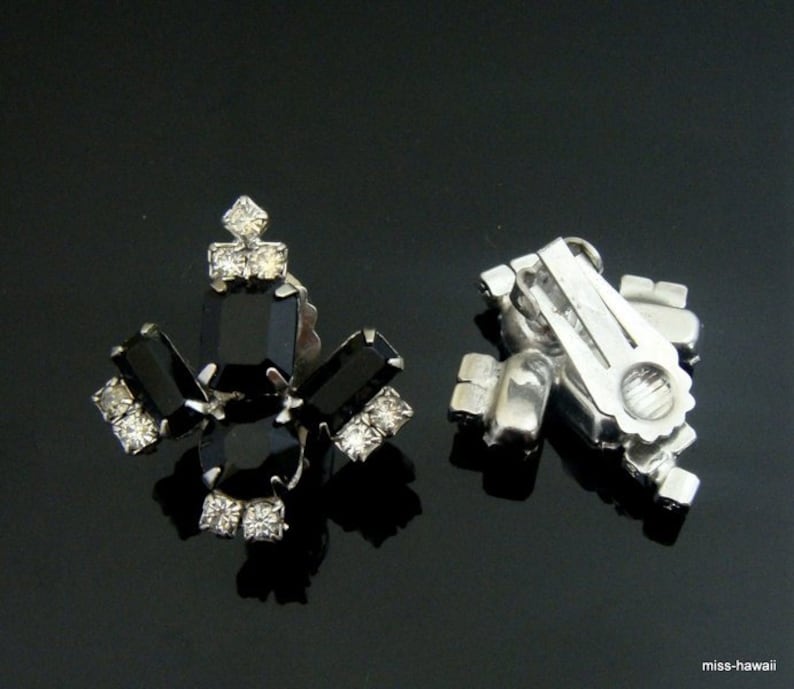 50 /'s French jet black Crystal Fleur de Lys design /& form Clip Earrings Earrings 3 x 2.5 cm-Black crystal clip earrings from the 50s