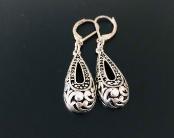 Scroll Design Earrings Original vintage 1970s silver plated leverback drop earrings