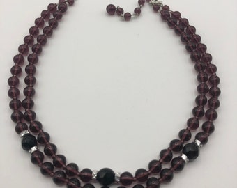 Lila Glasperlen Halskette wunderschöne Doppel Strang Collier Kette mit lila Glas Perlen und facettierten Jet Black schwarzen Kristallen