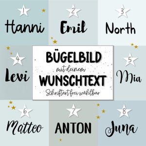 Könnte beinhalten: Eine weiße Karte mit dem Text "BÜGELBILD mit deinem WUNSCHTEXT Schriftart frei wählbar" umgeben von acht Quadraten mit den Nummern 1 bis 8 und Namen in schwarzem Text. Die Quadrate befinden sich auf einem hellblauen Hintergrund mit goldenen Sternen.