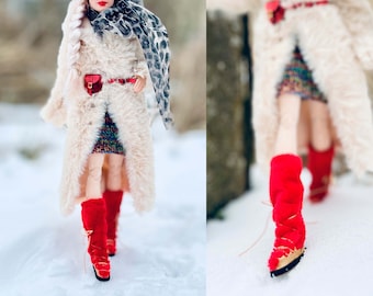 Long manteau à capuche en fausse fourrure et bottes en fourrure rouge. vêtements et accessoires pour poupées : 12 pouces à l'échelle 1/6, miniatures