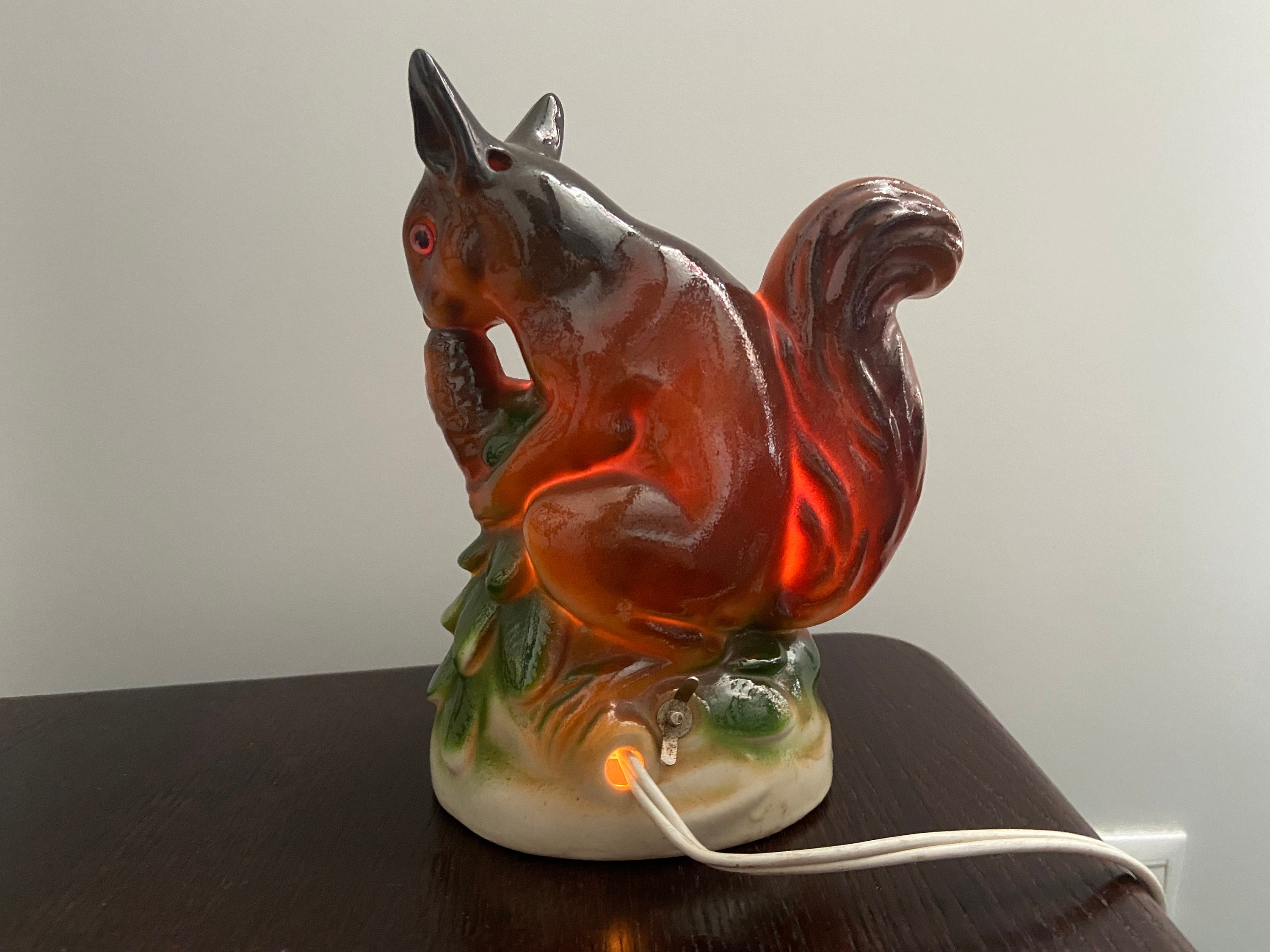 ヴィンテージ　イタリア　リスの陶器のランプ ヴィンテージ セラミック DDR ナイトライト リス、ヴィンテージ 磁器