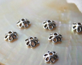 Filigrane Perlenkappen 6mm Zwischenperlen schlicht Verzierung Blume silberfarben Spacer Blüte 30 Stück