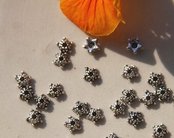 30 kleine Perlkappen /"Sternchen/" in antik Kupfer 5 mm