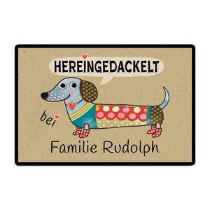 Nahaufnahme einer waschbaren Schmutzfangmatte für Hundebesitzer, personalisiert mit dem Namen 'Familie'.