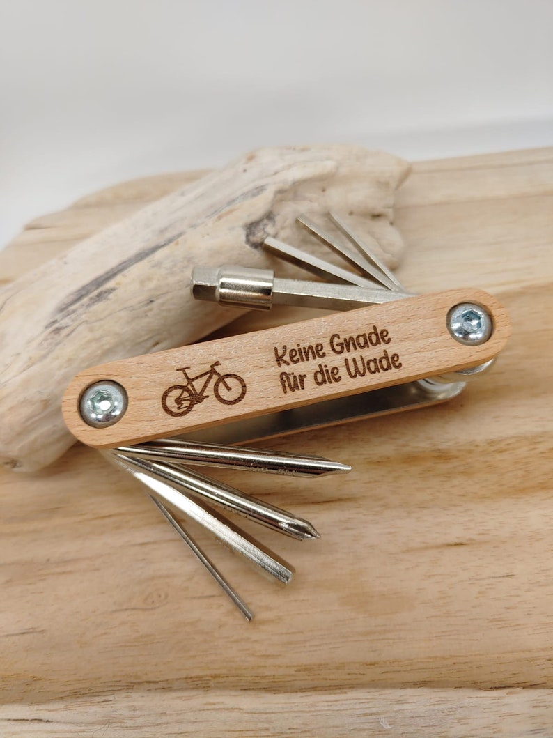 Fahrrad Multitool / Werkzeug aus Holz / Geschenk für Männer / Geschenk für Papa / Vatertag / versch. Sprüche / mit Wunschnamen image 9