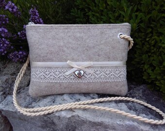 Dirndltasche *Frieda Mini* aus Filz  *creme*