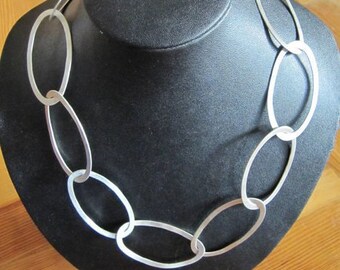 Short silver chain with oval links and carabiner