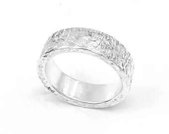 Silver ring hammered