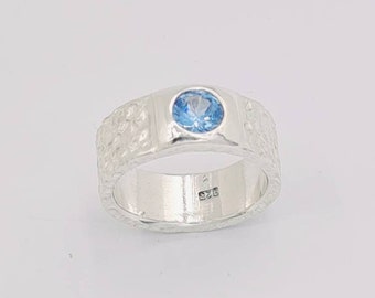Wide silver ring with topaz Ø 6 mm