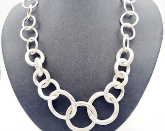 925 sterling silver chain with large links and toggle clasp, 54 cm long.