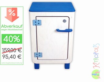 Daskalt - the game fridge in blue by Kitropolis