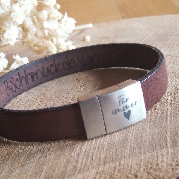 Leren armband in verschillende kleuren met gravering