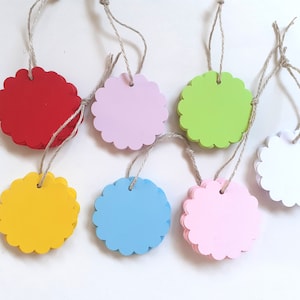 25 gift tags 5 cm - large wave edge - pre-punched