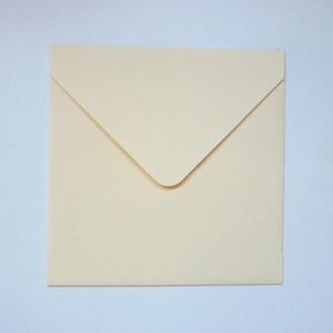 20 Briefumschläge quadratisch 14 x 14 cm creme pastell