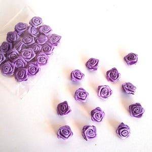 20 edle Satinröschen lila Rosenknospen Hochzeit