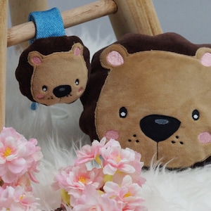 Embroidery file ITH lion pillow