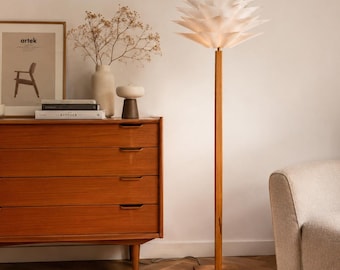 Modern wooden floor lamp with flower shade – oak/beech stand, Ø50 cm, E27, textile cable, warm glow