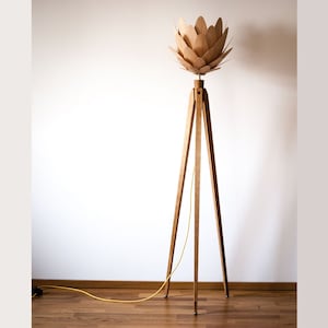 Tripod Floor Lamp Tripod Retro 60-70 Design Wood Flower Tripod Floor Lamp standard lamp Oak or beech artichoke