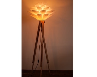 Stehlampe Dreibein Retro 60- 70iger Design Holz Tripod Floor lamp wood flower