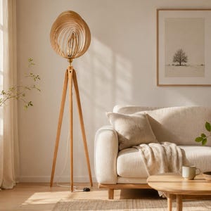 Tripod floor lamp with spiral wooden shade – oak/beech stand, 155/169 cm, E27 brass, retro mid‑century