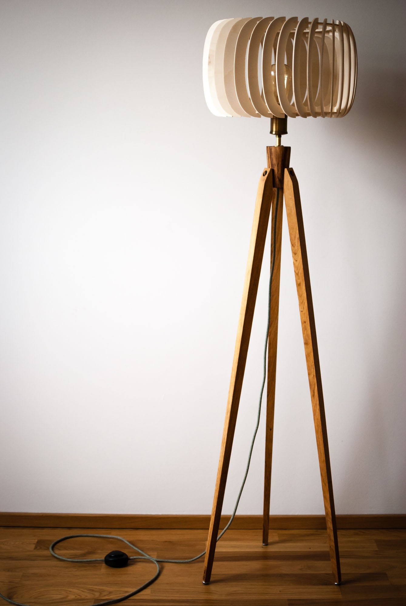 Stationair thuis belangrijk Tripod Floor Lamp Tripod Retro 60s-70s Design Wood Floor Lamp - Etsy