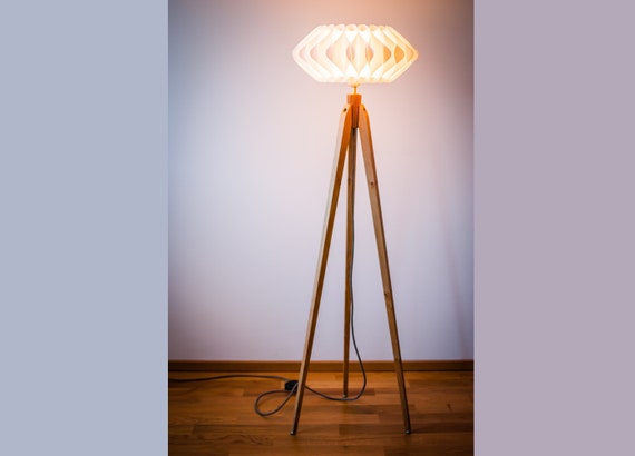 IDÉE　TRIPOD FLOOR LAMP　IDÉE Industrial Bar Creative Studio Retro Tripod Black | Retro