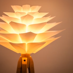 Tripod Floor Lamp Tripod Retro 60- 70s Design flower