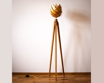 Tripod Stehlampe Dreibein Retro 60- 70iger Design Holzblüte Tripod Floor Lamp wood flower standard lamp