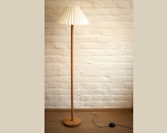 Floor lamp, oak/beech, modern/retro design, pleated linen