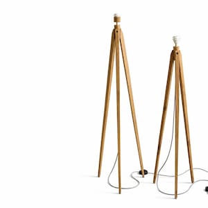 Tripod oak floor lamp – handmade wooden lamp, E27, textile cable, 114/128 cm, modern design