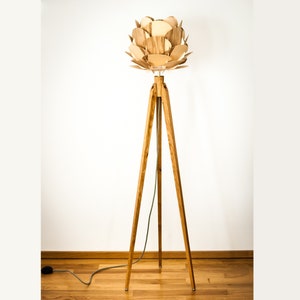 Tripod Floor Lamp Tripod Retro 60-70 Design Wood Flower Tripod Floor Lamp standard lamp Oak or beech artichoke
