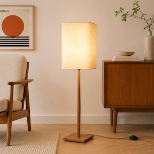 Modern retro floor lamp – oak/beech stand, white veneer shade, E27, textile cable, warm glow