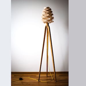 Tripod Floor Lamp Tripod Retro 60-70 Design Wood Flower Tripod Floor Lamp standard lamp Oak or beech artichoke