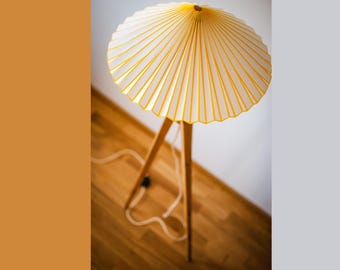 Tripod Floor Lamp Tripod Retro 60-70 Design Origami