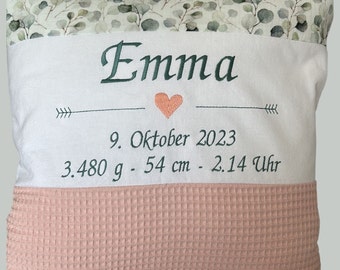 Birth pillow with arrow motif