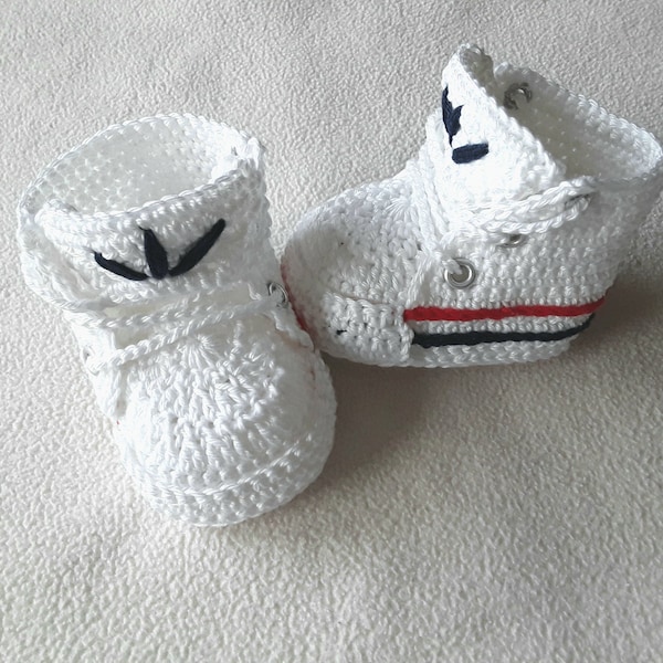 Babyschuhe / Turnschuhe gehäkelt Unisex Geschenk zur Geburt Taufe Babyparty Sneaker