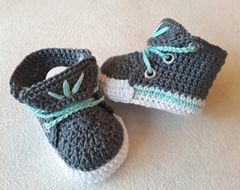 Babyschuhe / Turnschuhe gehäkelt Geschenk zur Geburt Taufe Mädchen Jungen Sneaker