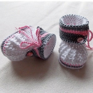 Babyschuhe/ Babystiefelchen gehäkelt Mädchen Geschenk Geburt Taufe Babyparty Bild 1