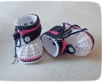 Babyschuhe/ Babystiefelchen gehäkelt Mädchen Geschenk Geburt Taufe