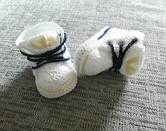 Babyschuhe / Turnschuhe gehäkelt Unisex Geschenk zur Geburt Taufe Babyparty Sneaker