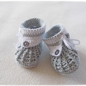 Babyschuhe/ Babystiefelchen gehäkelt grau Unisex Geschenk Geburt Taufe Bayparty Bild 3