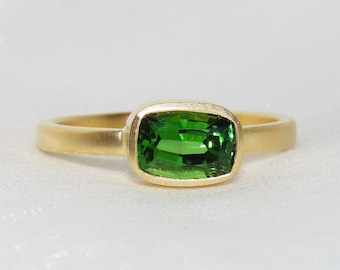 green tourmaline ring made of 750 gold, width 55, engagement ring green stone