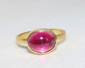 Pink tourmaline ring made of 750 gold, oval pink cabochon, 18k gold ring, width 56