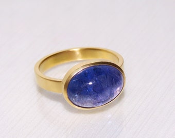 Tanzanite ring made of 750 gold, cabochon ring, width 56, unique piece