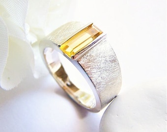 anillo ancho plata con berilo, talla 56,5, anillo baguette, anillo piedra amarilla, pieza única