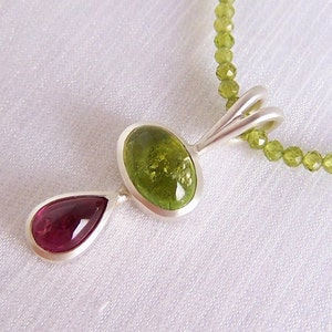 Turmalin Cabochon Anhänger Silber mit Peridot Kette, pink, grün, Einzelstück, Goldschmiedeschmuck, Unikatschmuck
